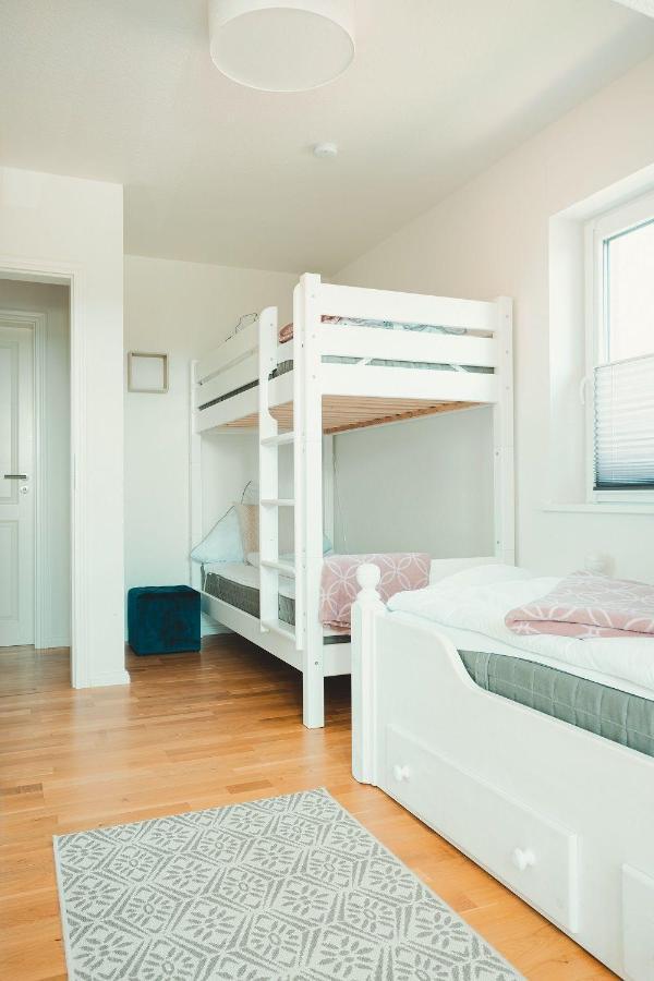 Ferienhaus-Ostseehus โฮวัคท์ ภายนอก รูปภาพ